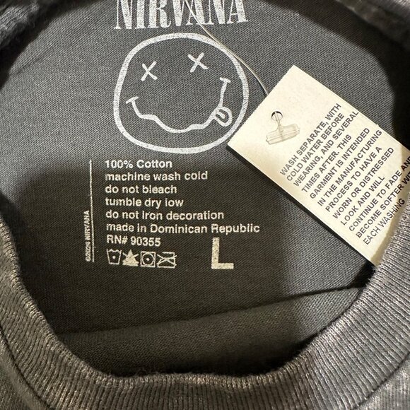 Nirvana Women Size L Black Wash‎ Pink Happy Face Graphic Print Tee T-Shirt NWT - Picture 5 of 5